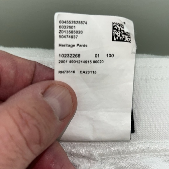 Hugo Boss”Heritage”Sweat Pants size XL. Waist is 34”-38”and inseam 29”. Like New - Picture 12 of 14